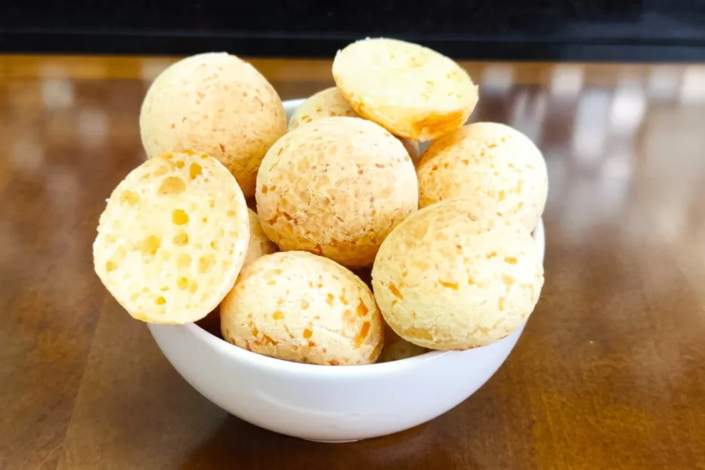 Pão de Queijo Mineiro Pão de queijo com polvilho azedo