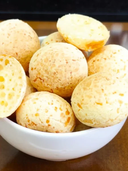 Pão de Queijo Mineiro Pão de queijo com polvilho azedo