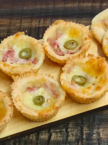 petisco de pão de queijo na máquina de pão