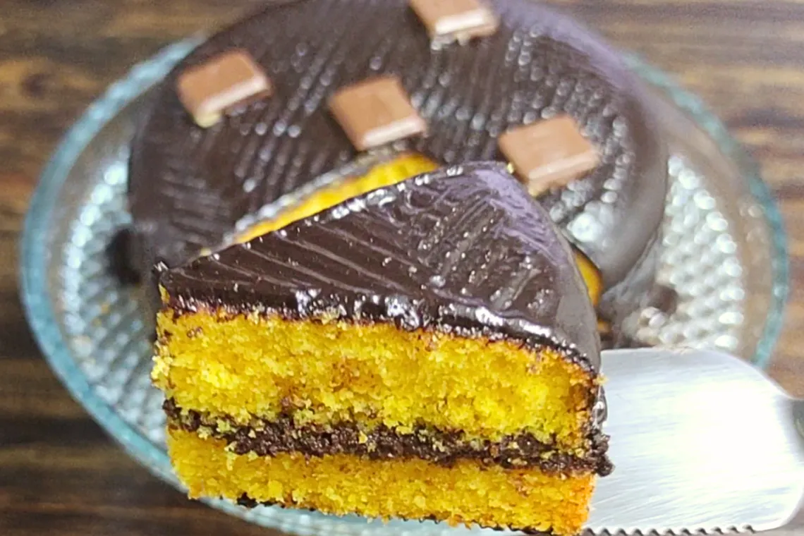 Bolo de Cenoura sem Trigo: com Recheio e Cobertura sem Leite