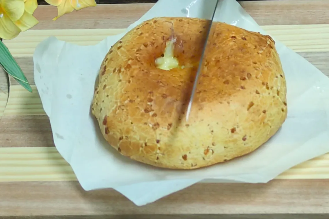 Pão de Queijo Recheado Assado na Air Fryer