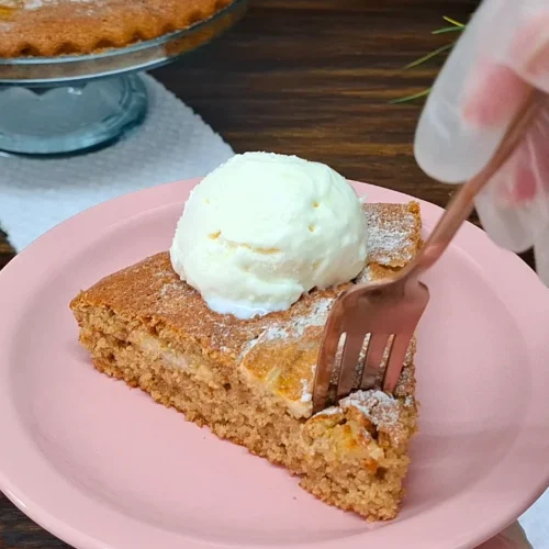 torta de banana saudável e sem glúten, assada com ingredientes simples