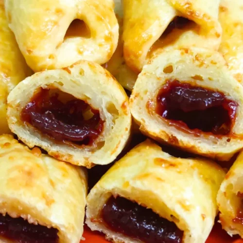 Pão de Queijo Recheado com Goiabada (beliscão ou gravatinha)