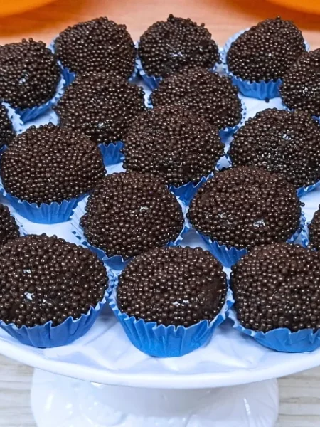 Brigadeiro sem leite condensado, feito com apenas 3 ingredientes